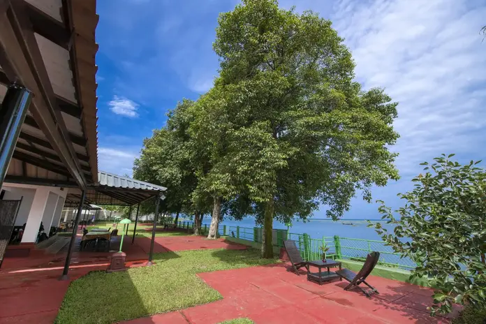 Lake front at Illikkalam Lake side Cottages, Kumarakom