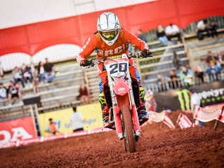Jetro Salazar é o mais rápido do treino classificatório do Arena Cross em Caraguatatuba
