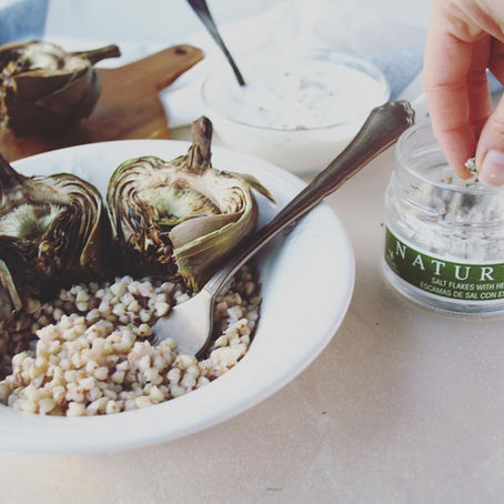 Alcachofas con quinoa y Escamas de Sal con Especias