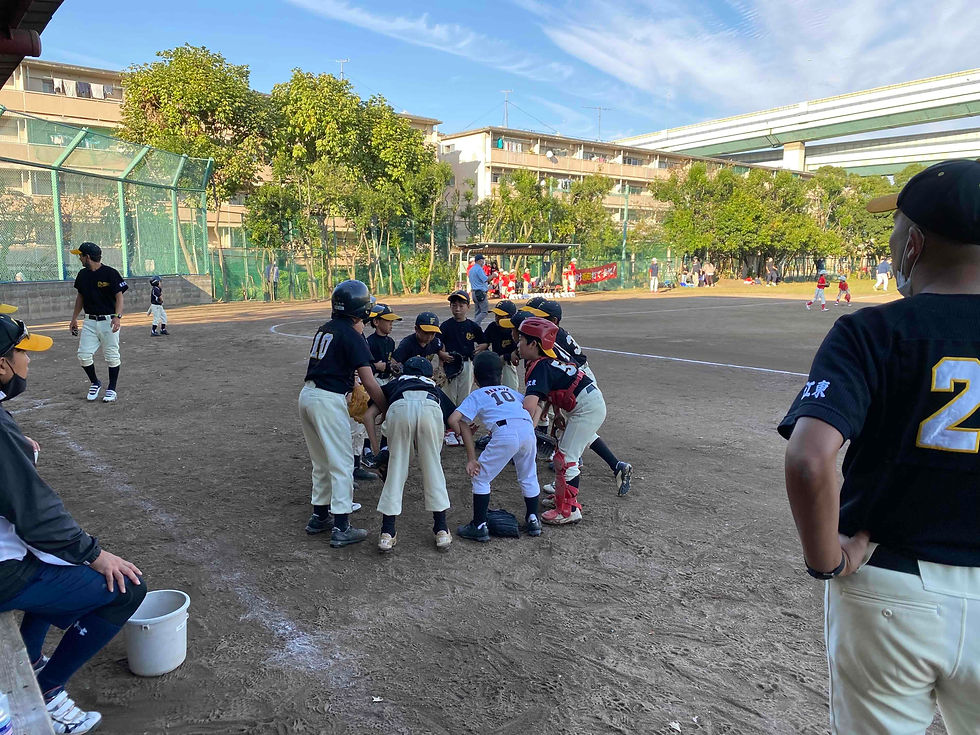 ファイターズの選手に混じって、試合に参加するS 当時から10番に憧れていたという