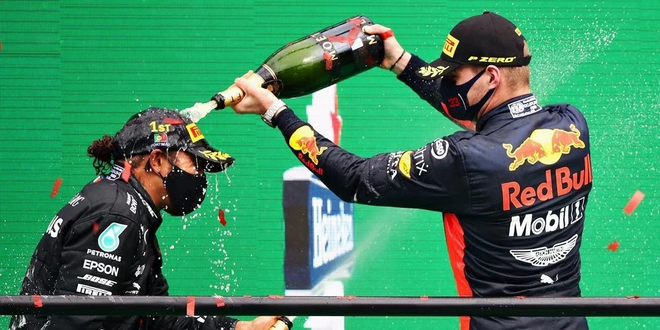 Ecclestone: "La pregunta es si Hamilton cometería tan pocos errores con Verstappen como compañero"