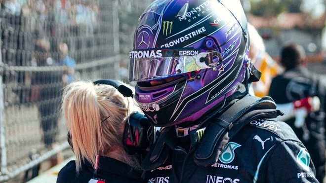 Lewis Hamilton: "Tenemos que bajar la cabeza y seguir trabajando duro"
