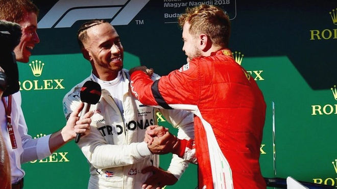 Mika Häkkinen: "Vettel tiene un pilotaje agresivo, pero Hamilton arriesga mucho más"