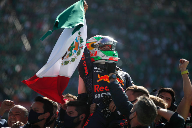 Checo Pérez sube al podio en el FORMULA 1 GRAN PREMIO DE LA CIUDAD DE MÉXICO 2021 Presentado por Hei