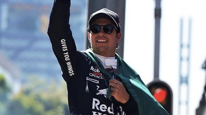Checo, de México: "Es genial tener un equipo y un coche con el que poder soñar con una victoria"