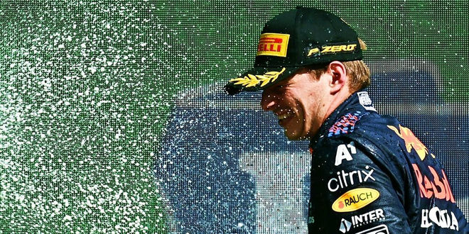 Verstappen: "Las paradas en boxes fueron perfectas y el coche fue bien durante toda la carrera"