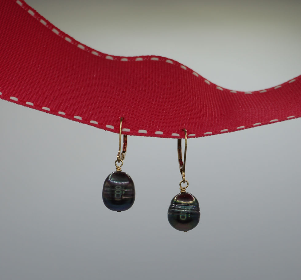 Thumbnail: 14 K Yellow Gold Lever Back Baroque Black Pearl Dangle Earring