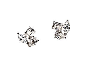 18K White Diamond earrings with 1.06 carats of multi-shape Diamonds
