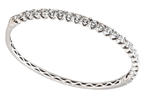 18k White Gold Diamond Bangle Bracelet with 7.61 carats of round diamonds