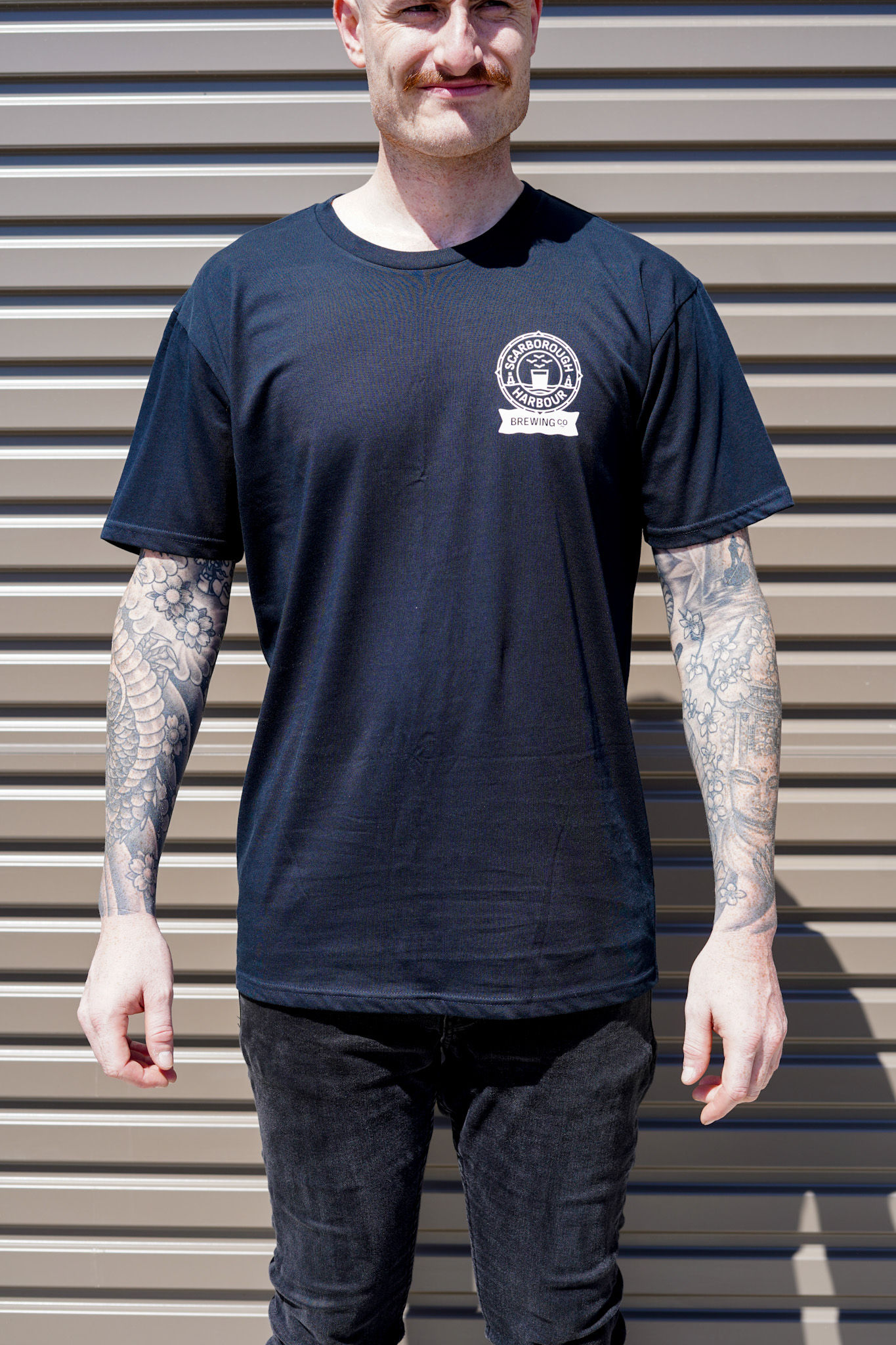 SCARBOROUGH HARBOUR TEE | BLACK