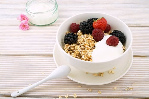 A bowl of yoghurt with berries in it