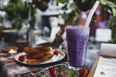 A healthy, tasty and oil-free recipe for breakfast is Blueberry Almond Smoothie.