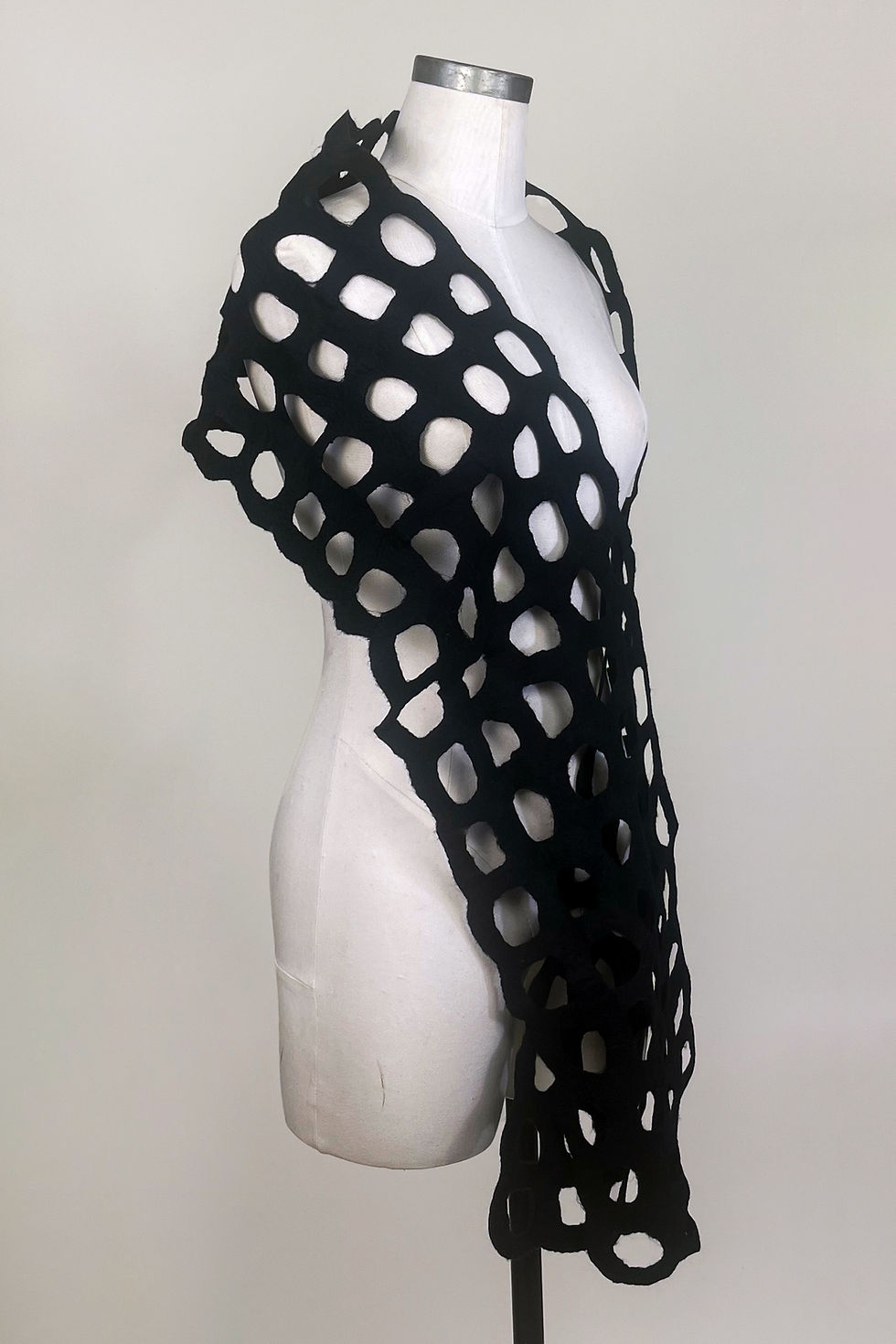 Thumbnail: Ebony Interlocking Rings Scarf