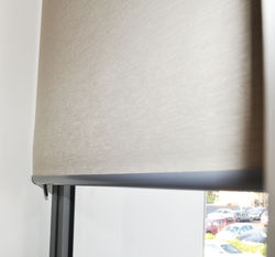 Empire roller blind blockout