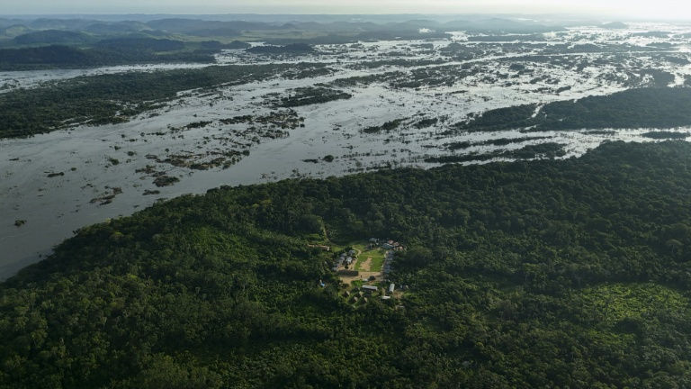 O Brasil reconhece a existência de povos indígenas vivendo em isolamento voluntário em Ituna/Itata, um território na Amazônia brasileira do tamanho de São Paulo, próximo à aldeia de Ita’aka, vista aqui (CARLOS FABAL)