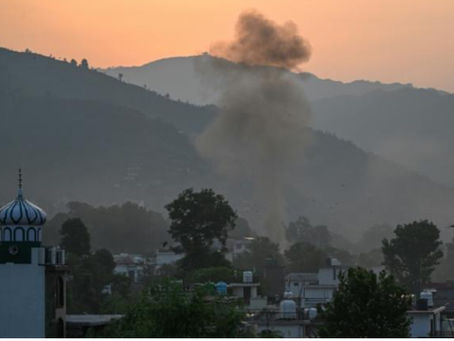 Rauch steigt am 7. Mai 2025 in der Hauptstadt Poonch in Indien auf (Punit PARANJPE) (Punit PARANJPE/AFP/AFP)