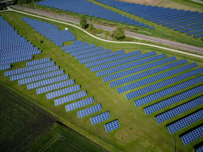 Erneuerbare Energien von Andreas Gücklhorn (Unsplash)