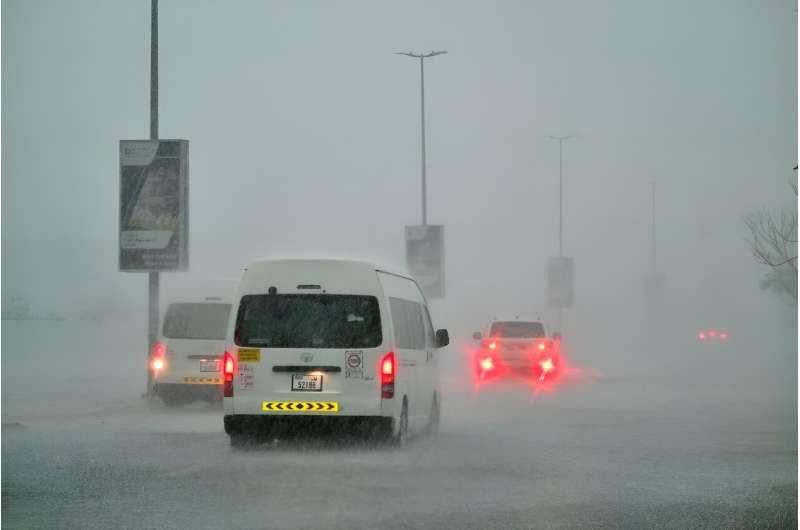 Dubais Straßen sind von heftigen Regenfällen stark betroffen.