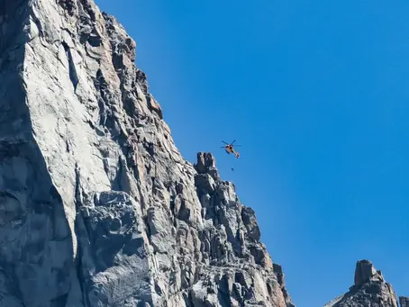 Deutsche Bergsteiger in den französischen Alpen nach Eisblocksturz vermisst 07/08/2024