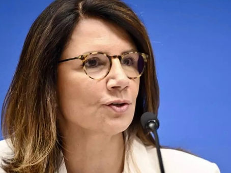 Die Geschäftsführerin von COP30, Ana Toni, hat die EU dazu aufgefordert, ihre Führungsrolle im Klimaschutz beizubehalten, während die 27 Mitgliedstaaten über ihre Emissionsreduktionsziele verhandeln. © EVARISTO SA / AFP