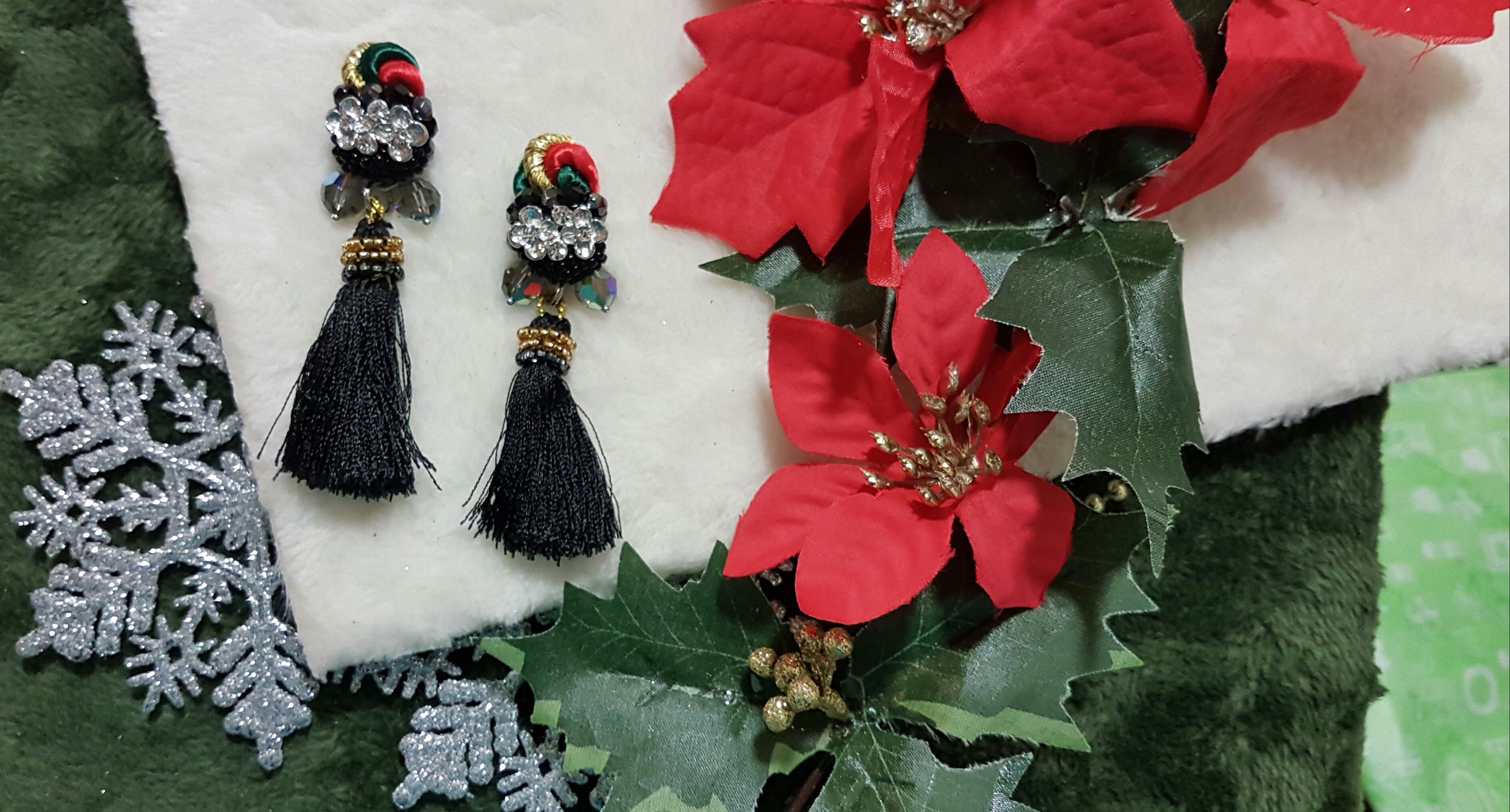 | ARF028 | Festive Earrings