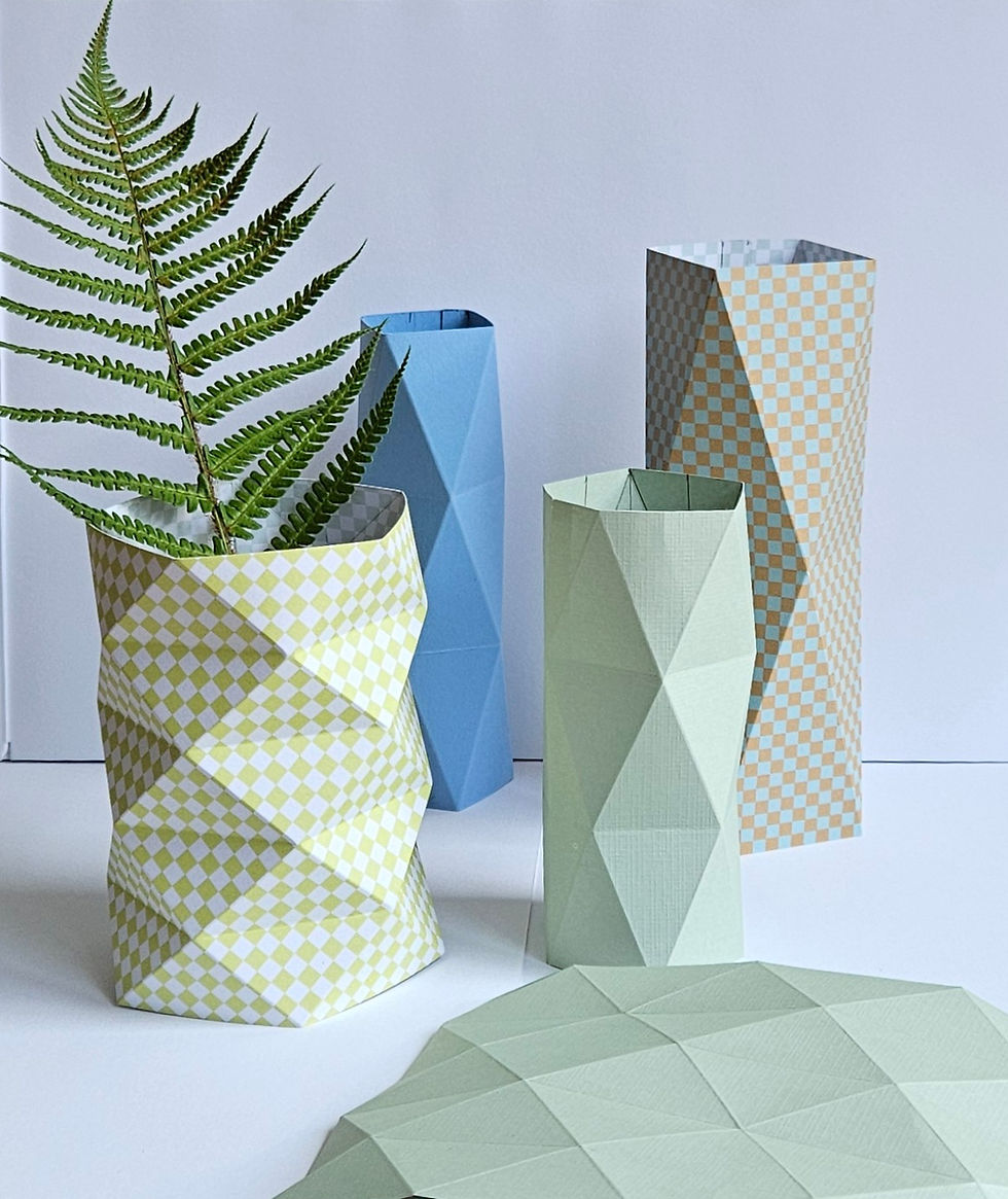Von der Fläche zur Form: Geometrische Gefäße aus Papier