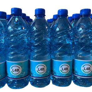 Maji ya chupa ya Love4Bukwo katika chupa za plastiki za bluu zenye lebo ya L4B