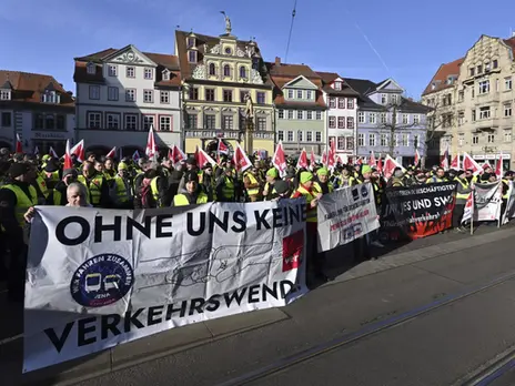Protests Merging: Public Transport Workers and Climate Activists in Germany Look Past Their Differences