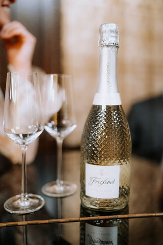 #hochzeitsfotografberlin #luxurywedding #royalwedding #schlosshochzeit #henkell #fürstvonmetternich #weddyplace #freixenet #privatedance #sektdusche #weddingrendezvous #weddingconcert #privateconcert