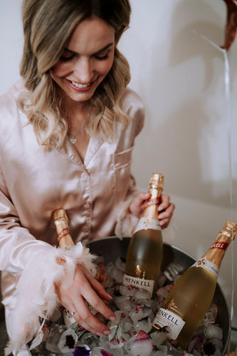 #hochzeitsfotografberlin #kampagnenshooting #henkellfreixenet #weddyplace #jga #junggeselinnenabschied