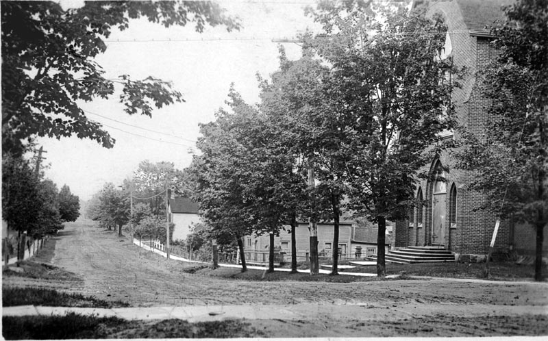 Queen St. looking towards Lake Scugog circa 1900