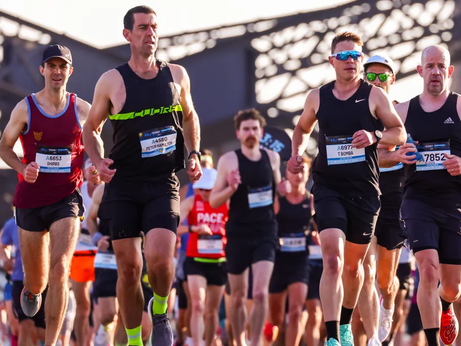 Calor sufocante leva 26 maratonistas ao hospital na Austrália