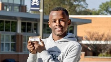 Adolescente cria sabonete que trata câncer de pele em competição estudantil