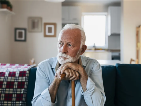 Envelhecimento é mais acelerado aos 44 e 60 anos, segundo estudo; entenda