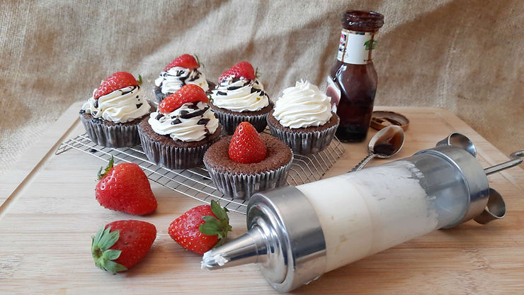 Erdbeeren, Cupcakes, Erdbeercupcakes, Rezept, backen, Foodblog, Swiss Meringue, Buttercreme, Schweizer Buttercreme, Küstencookie, Kuestencookie