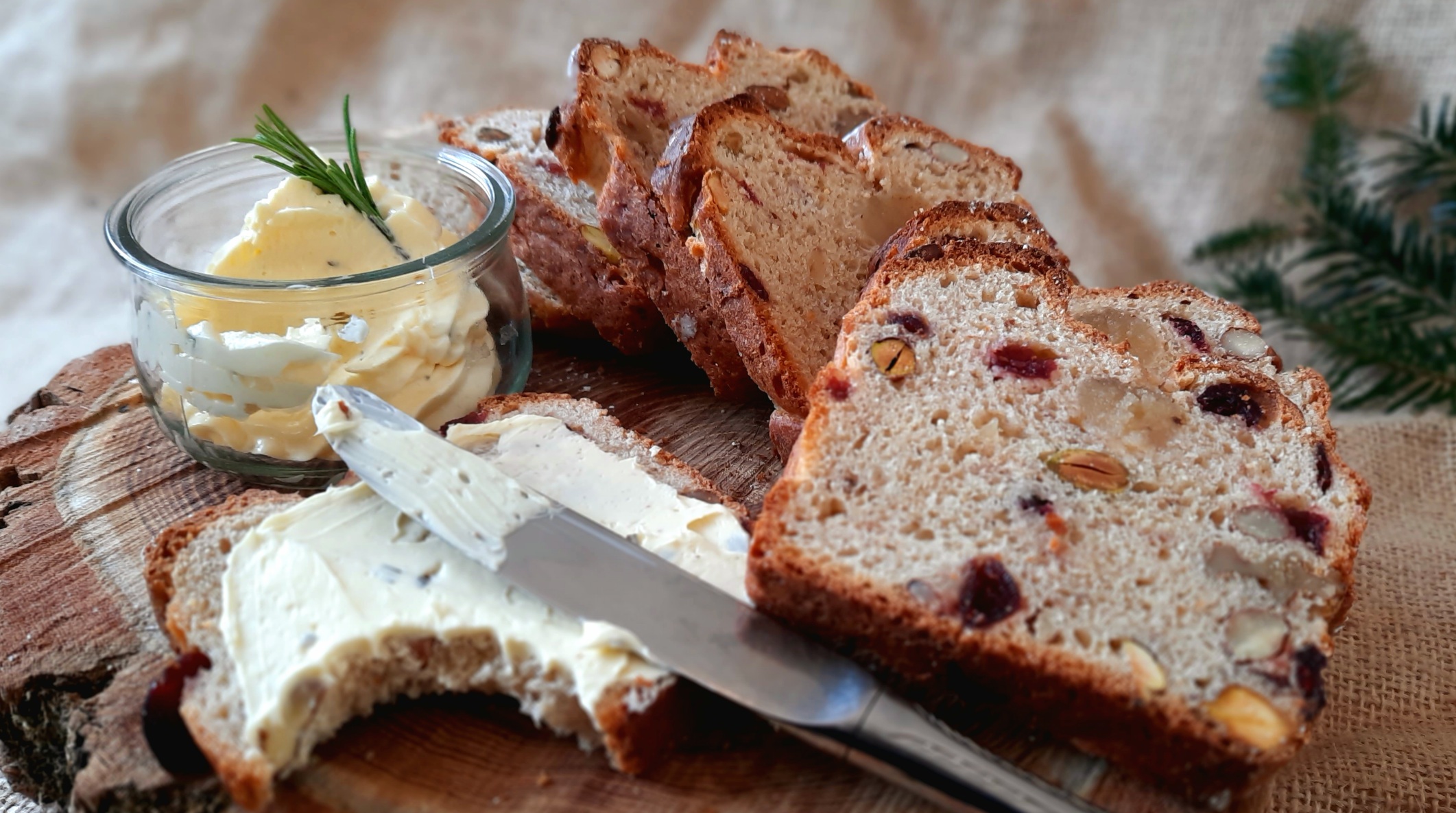 &amp;quot;Zwischen den Jahren&amp;quot;-Brot mit süßer Kräuterbutter