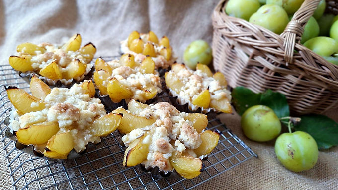 Sonnige Pflaumenmuffins mit Streuseln und Sonnenblumenkernen...