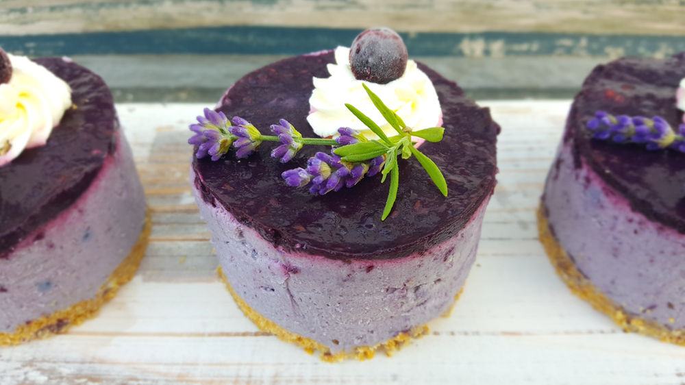 Entspannung auf dem Kuchenteller: Heidelbeer-Lavendel-Törtchen 💙