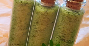 Es muss nicht immer Vanillezucker sein: Waldmeisterzucker und Mai-Schokolade🌱