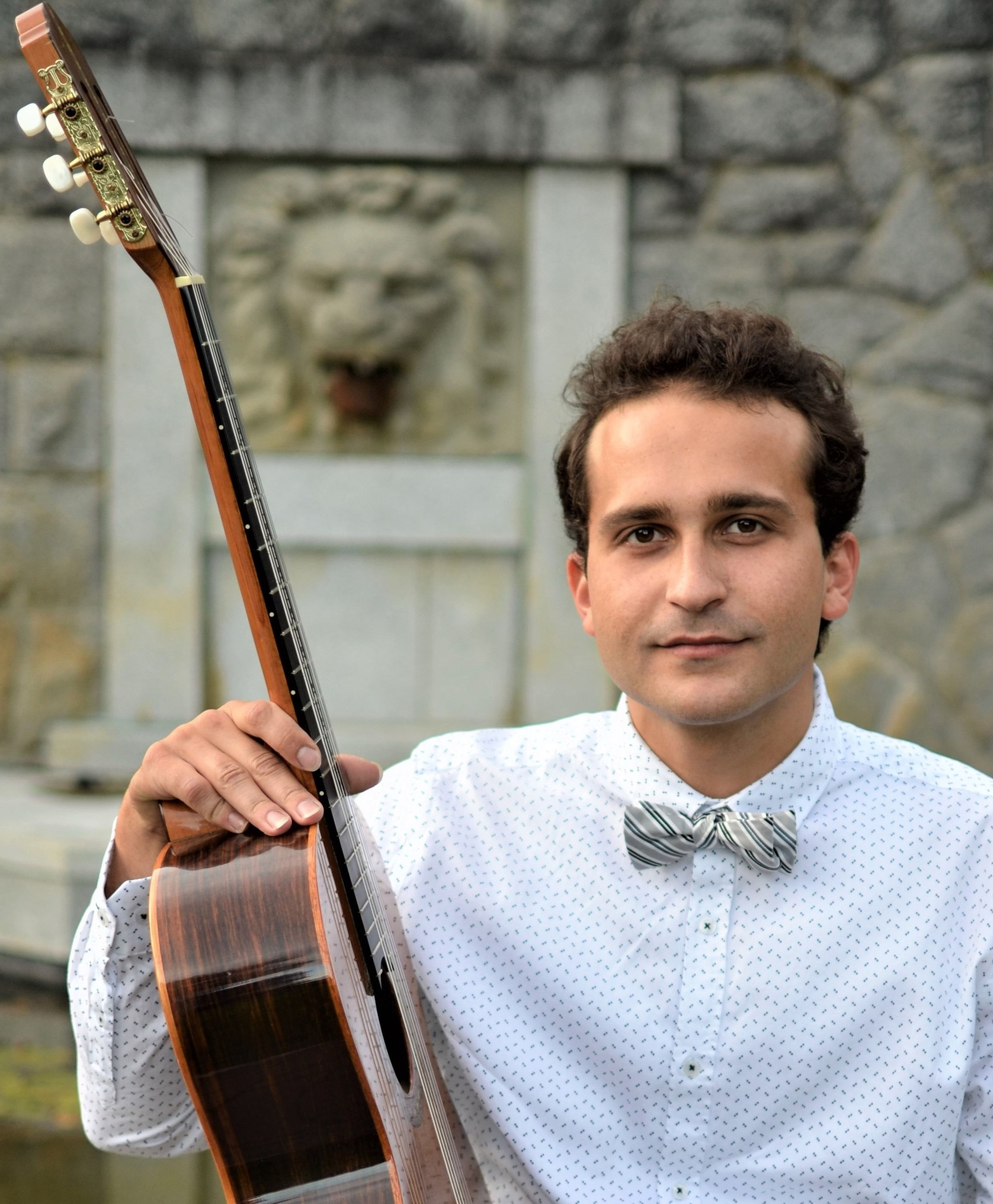 Razvan-Bezna-Guitar-Teacher-Book-Your-Free-15-Minute-Intro-Call