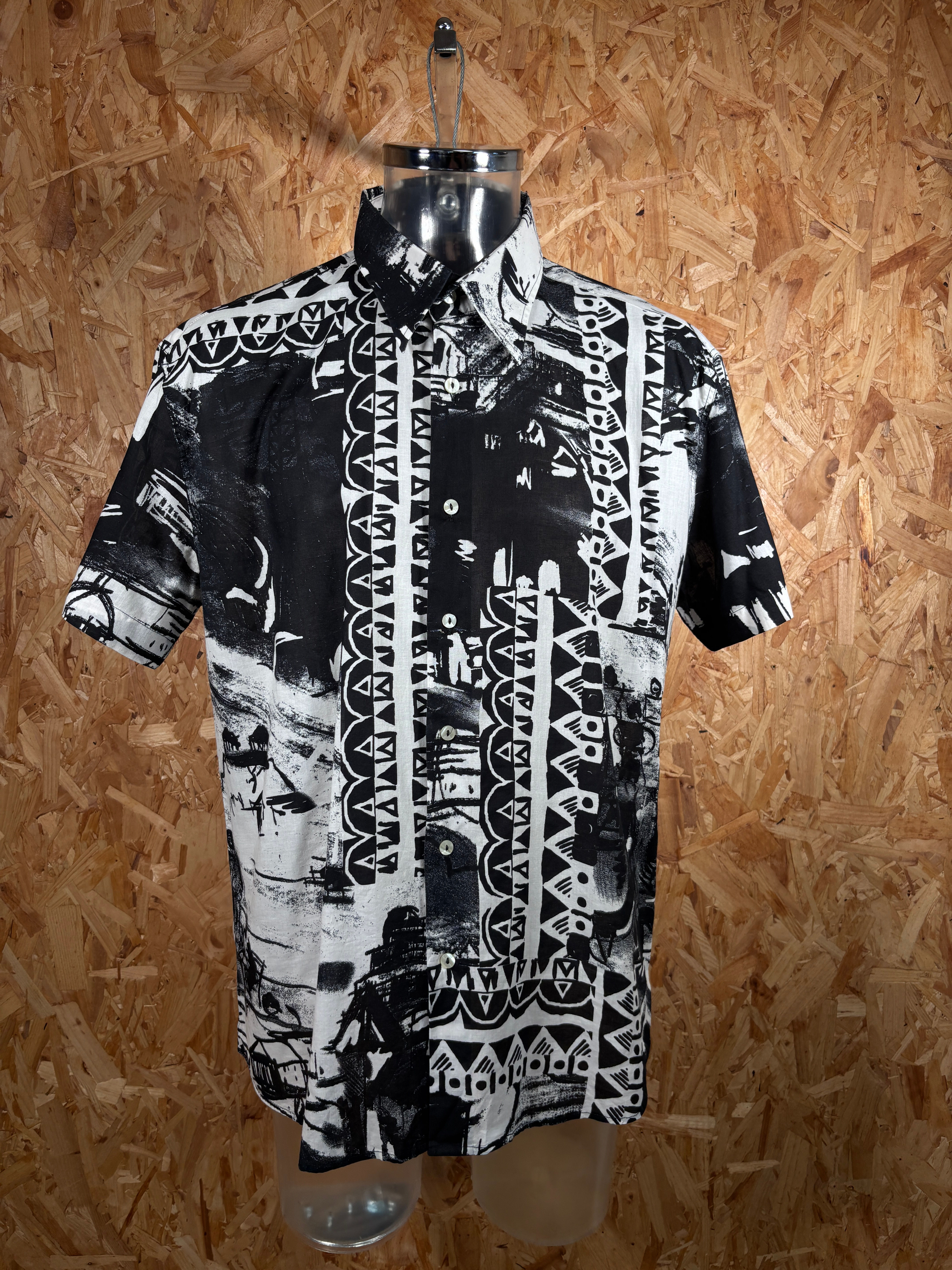 Black and white patterned Tipo’s Slim shirt