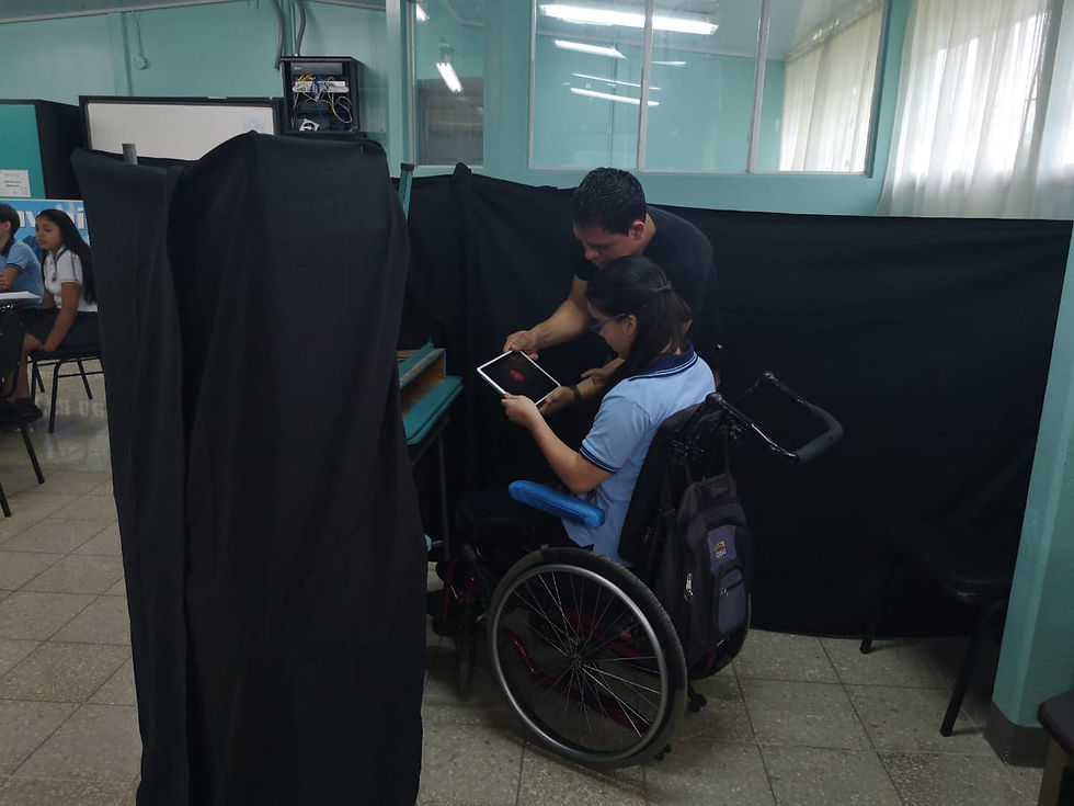 Votaciones en el Liceo Boca de Arenal