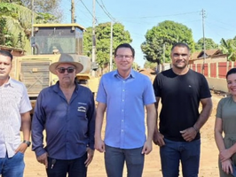 Com apoio de Max Russi, obras de pavimentação avançam em Santa Elvira e distrito caminha para 100% das ruas asfaltadas