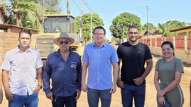 Com apoio de Max Russi, obras de pavimentação avançam em Santa Elvira e distrito caminha para 100% das ruas asfaltadas