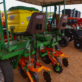 Entrega de novos implementos reforça investimentos e apoio à agricultura familiar em Jaciara-MT