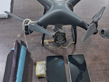 Polícia Penal abate drone com celulares, droga e objetos na penitenciária de Rondonópolis-MT