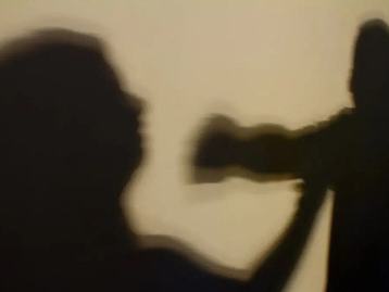 Mulher é espancada por companheiro até desmaiar; populares agrediram suspeito