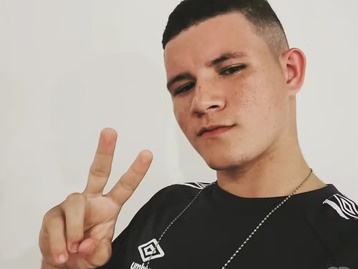 Jovem morre ao bater moto contra muro em MT