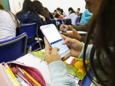 Projeto do Governo de MT que proíbe uso de celular em sala de aula é aprovado na AL