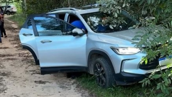 Bandidos fazem família refém e roubam joias e carro em MT